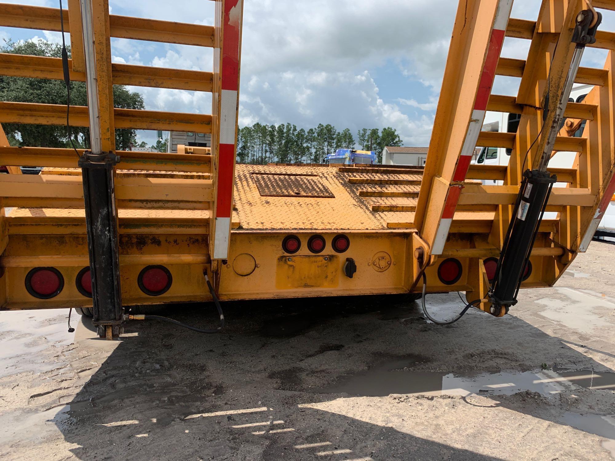 2002 Pitts 60TON Tri-Axle Detach Lowboy with Hydraulic Ramps