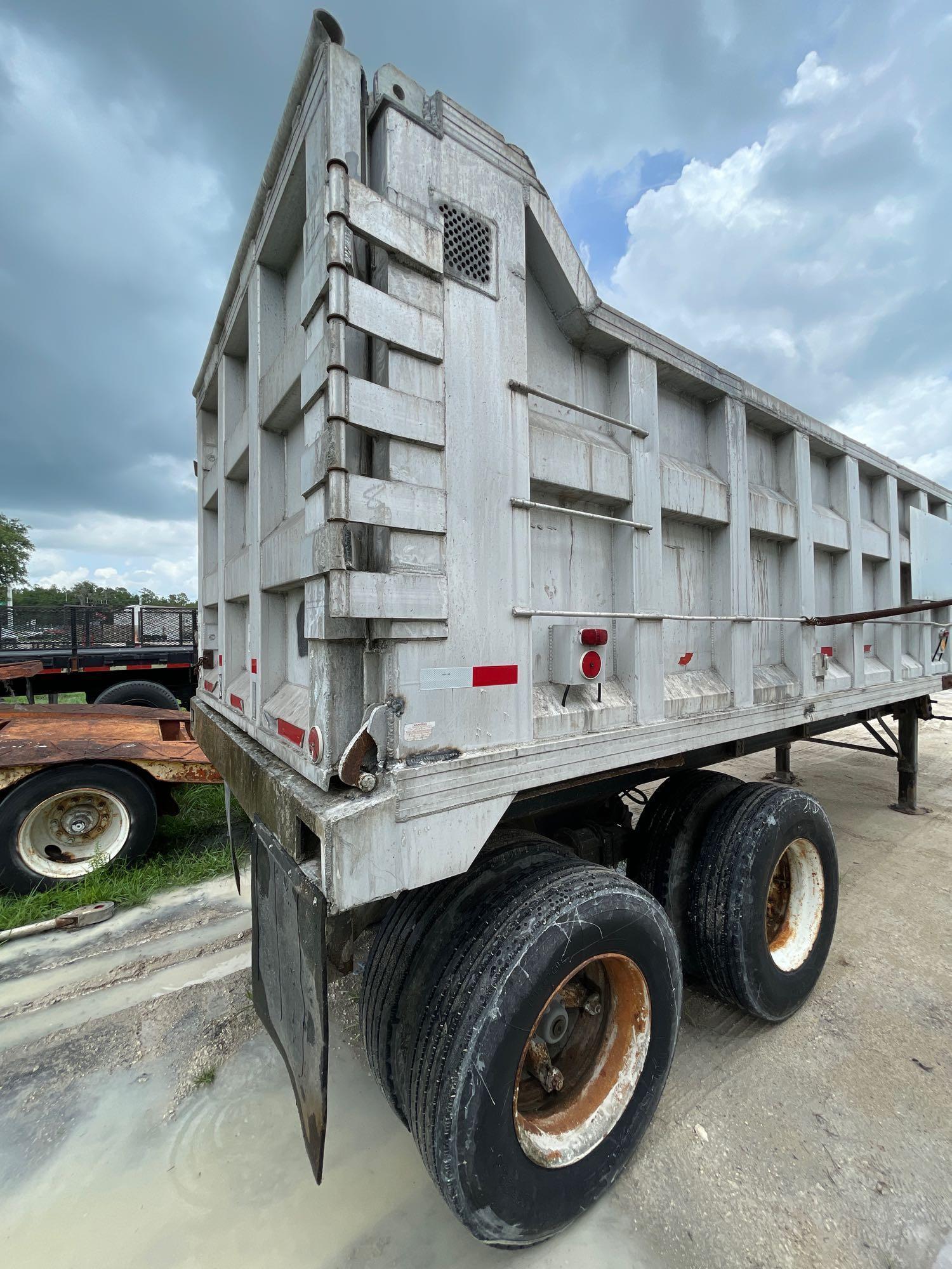 1983 Summit Trailer Tandem Axle Aluminum Dump Trailer