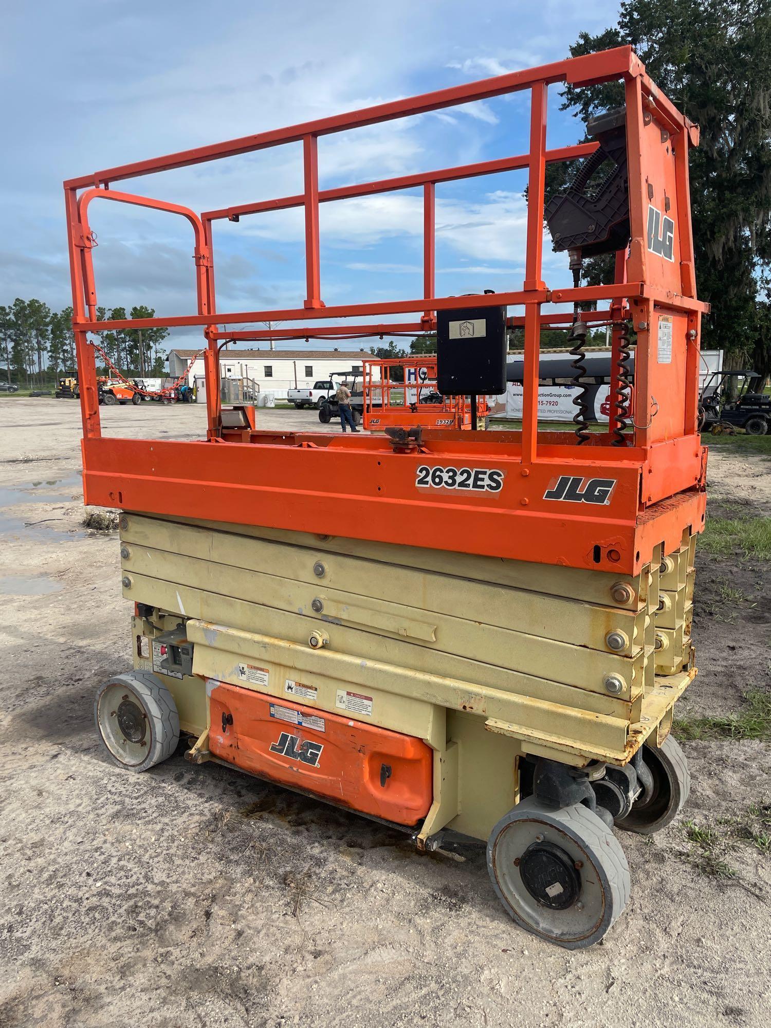 2015 JLG 2632ES 30FT Scissor Lift