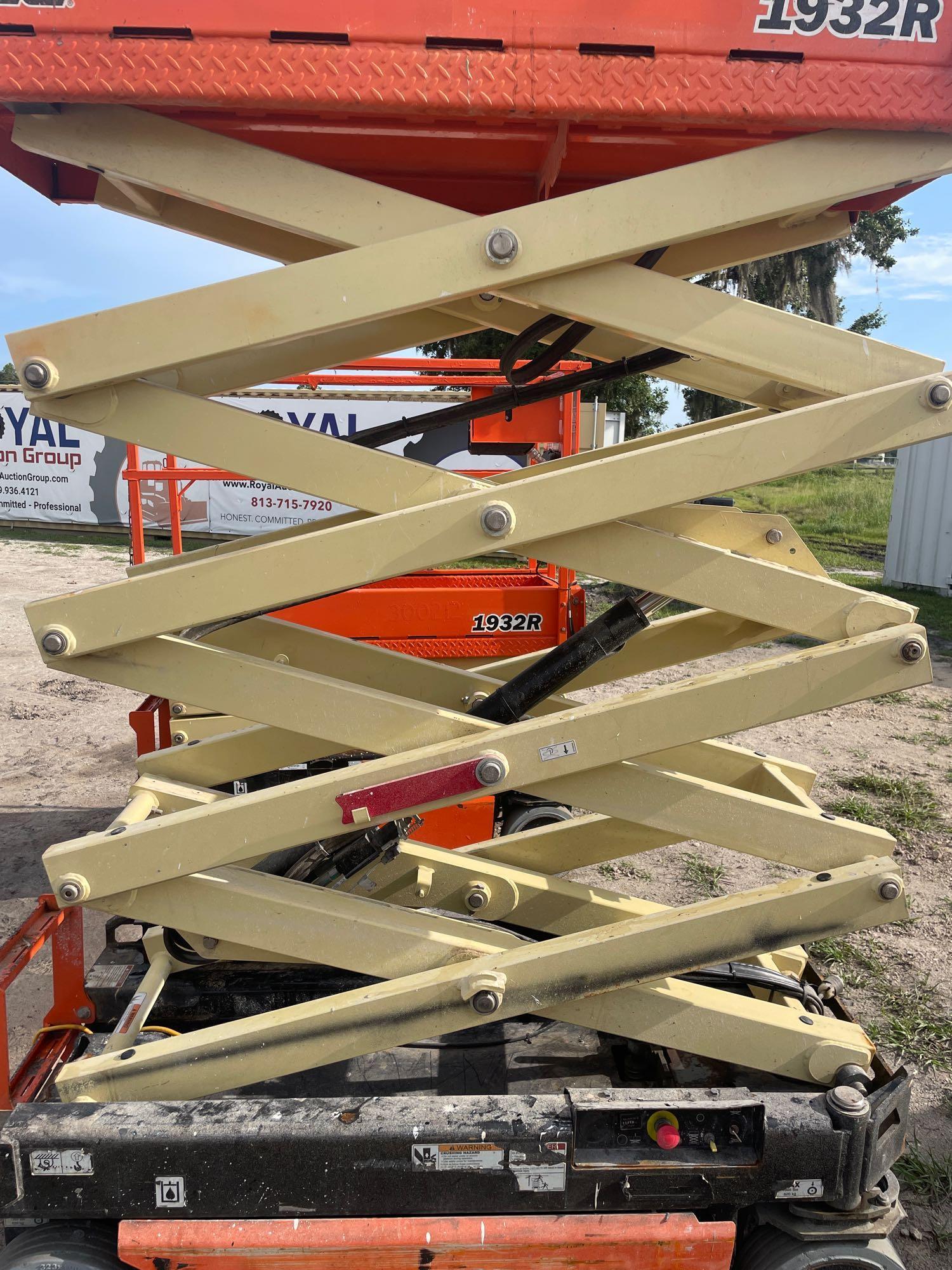 2017 JLG 1932R 24FT Scissor Lift