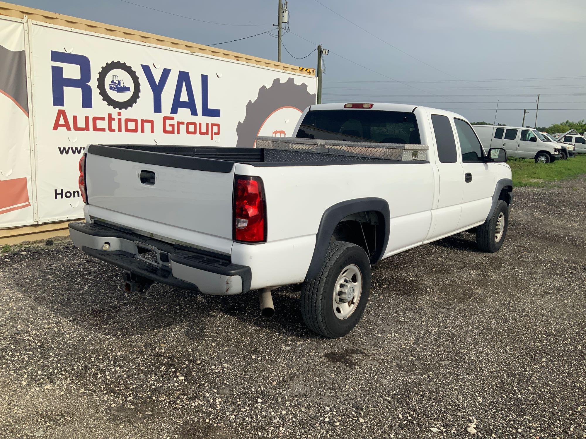 2006 Chevrolet Silverado Extended Cab 4x4 Pickup Truck