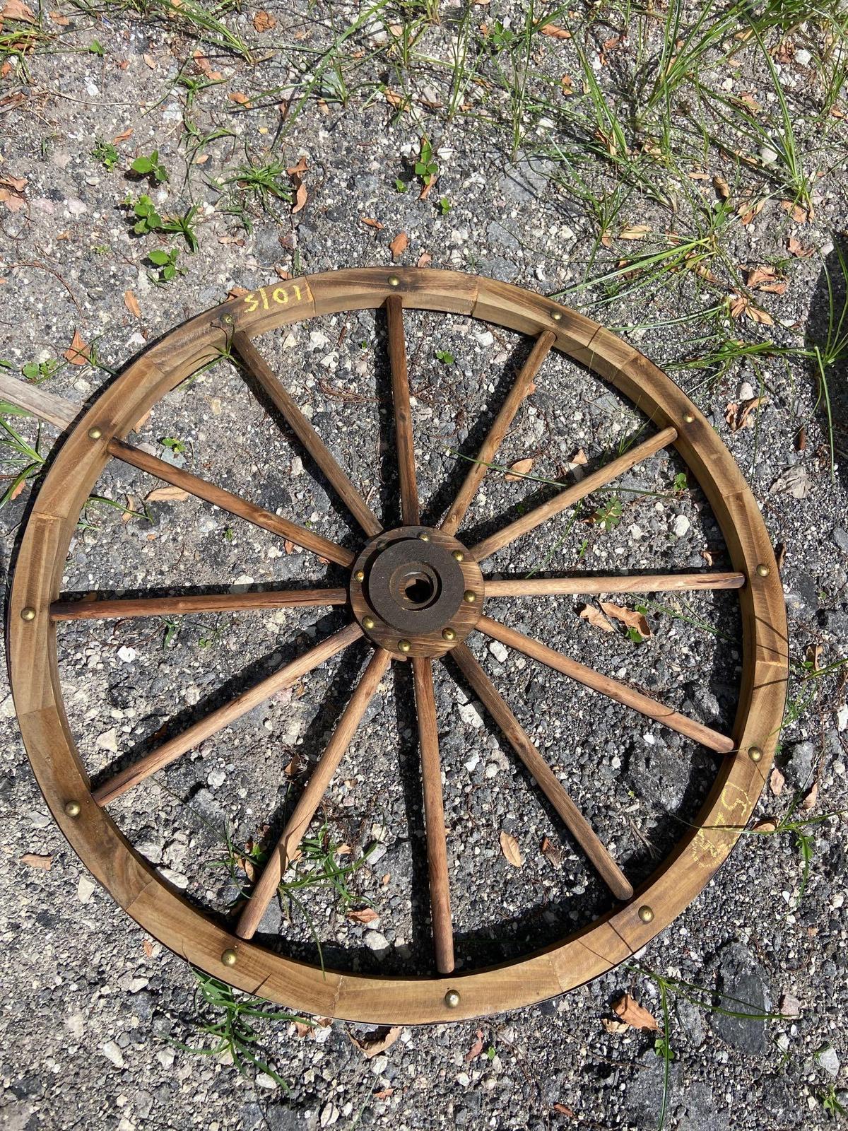 Wagon Wheel Decor