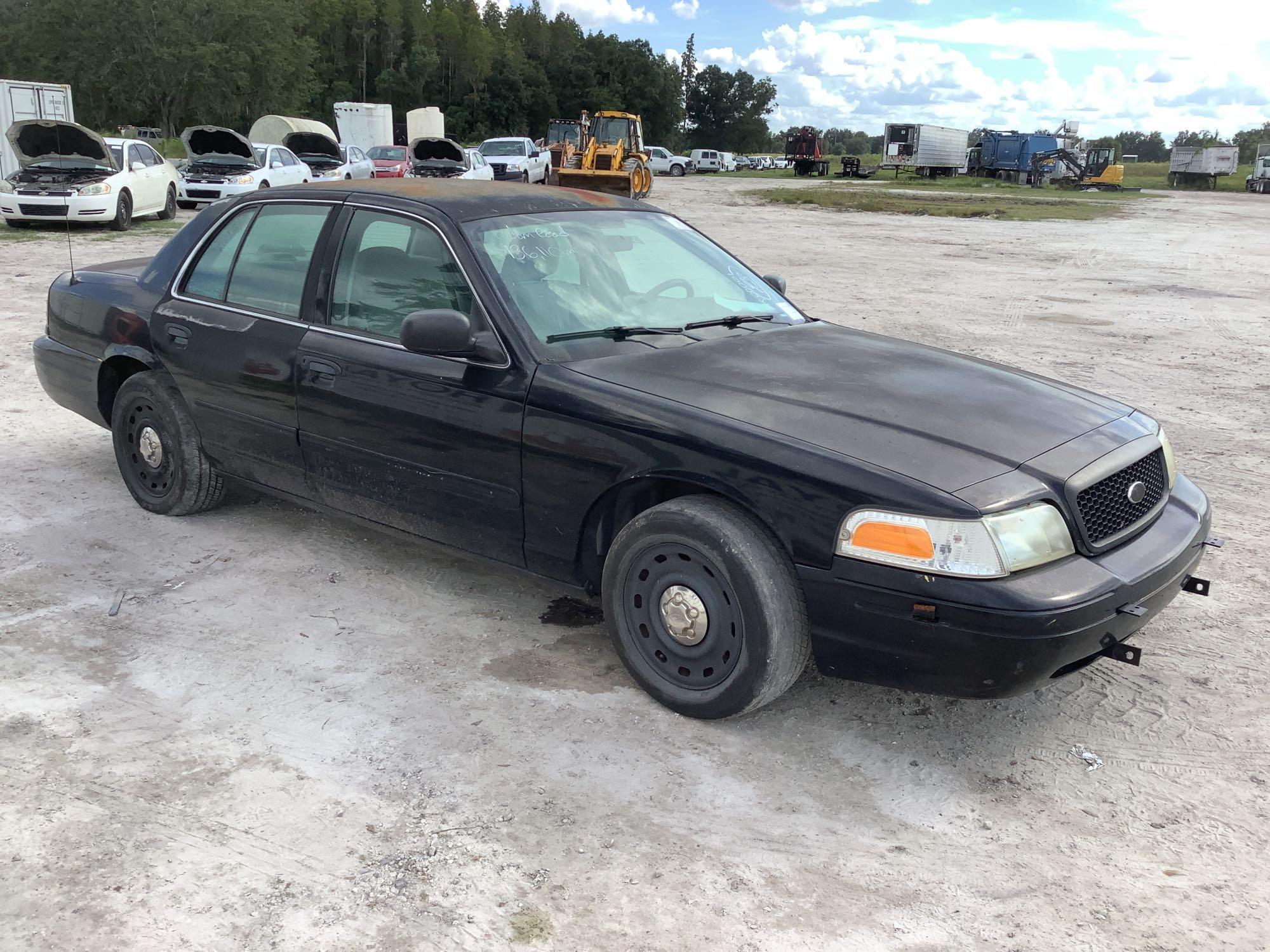 2005 Ford Crown Victoria 4-Door Police Cruiser