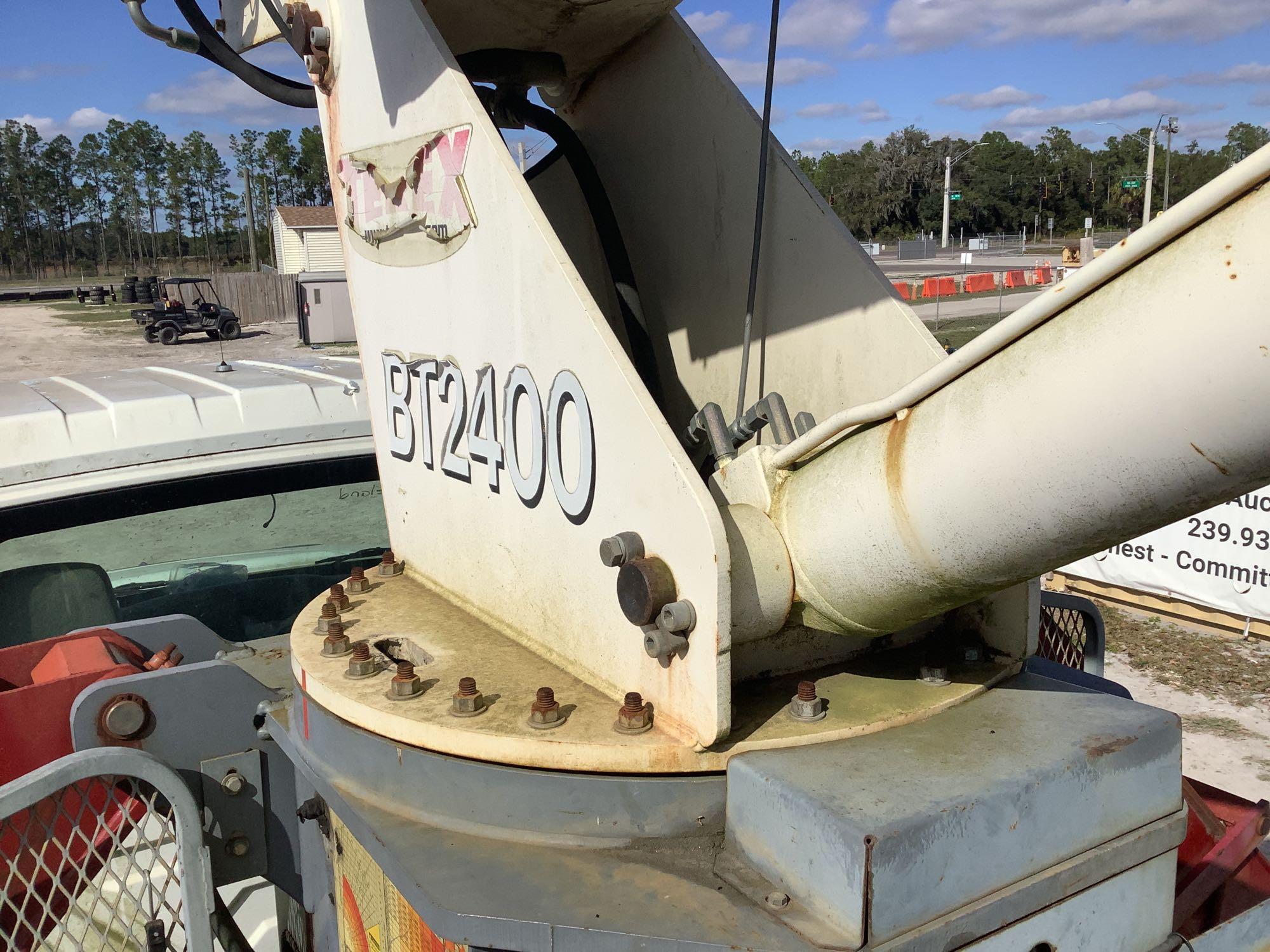 2003 International 7300 Terex 24,000LB Boom Truck