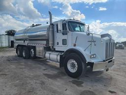 2006 Kenworth T800 Tri-Axle Tanker Truck