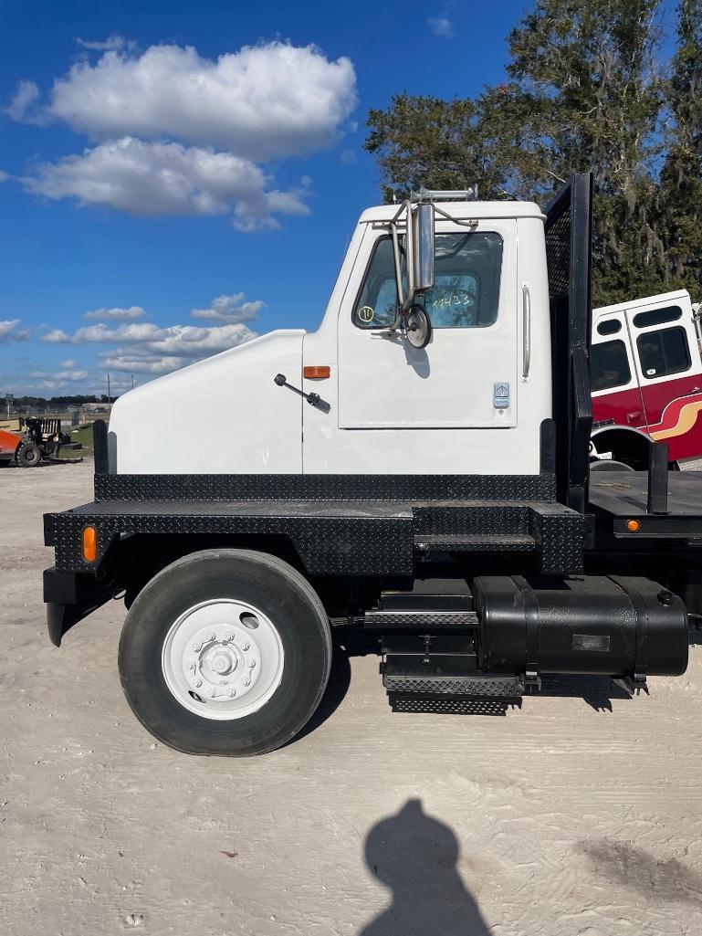 2001 International 4700 Single Seater Flatbed Truck