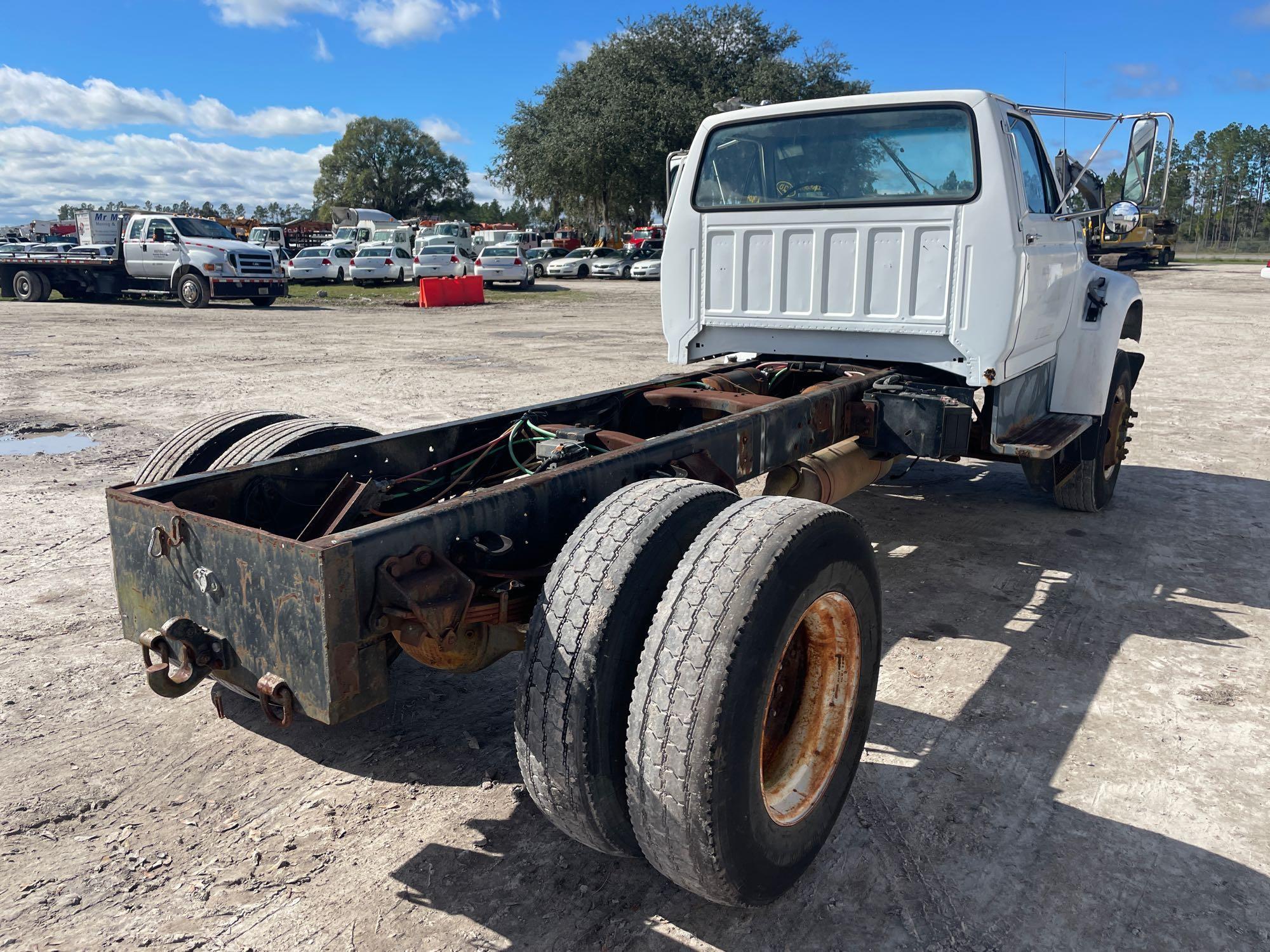 1999 Ford F800 Cab and Chassis Truck