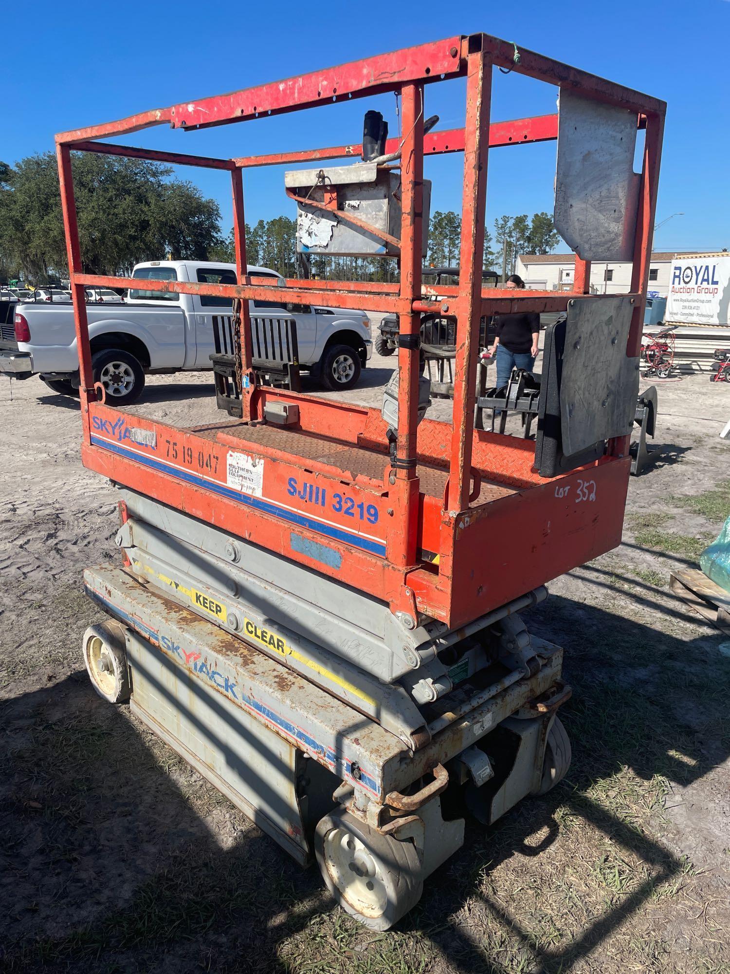 2011 Skyjack SJIII-3219 19FT Scissor Lift