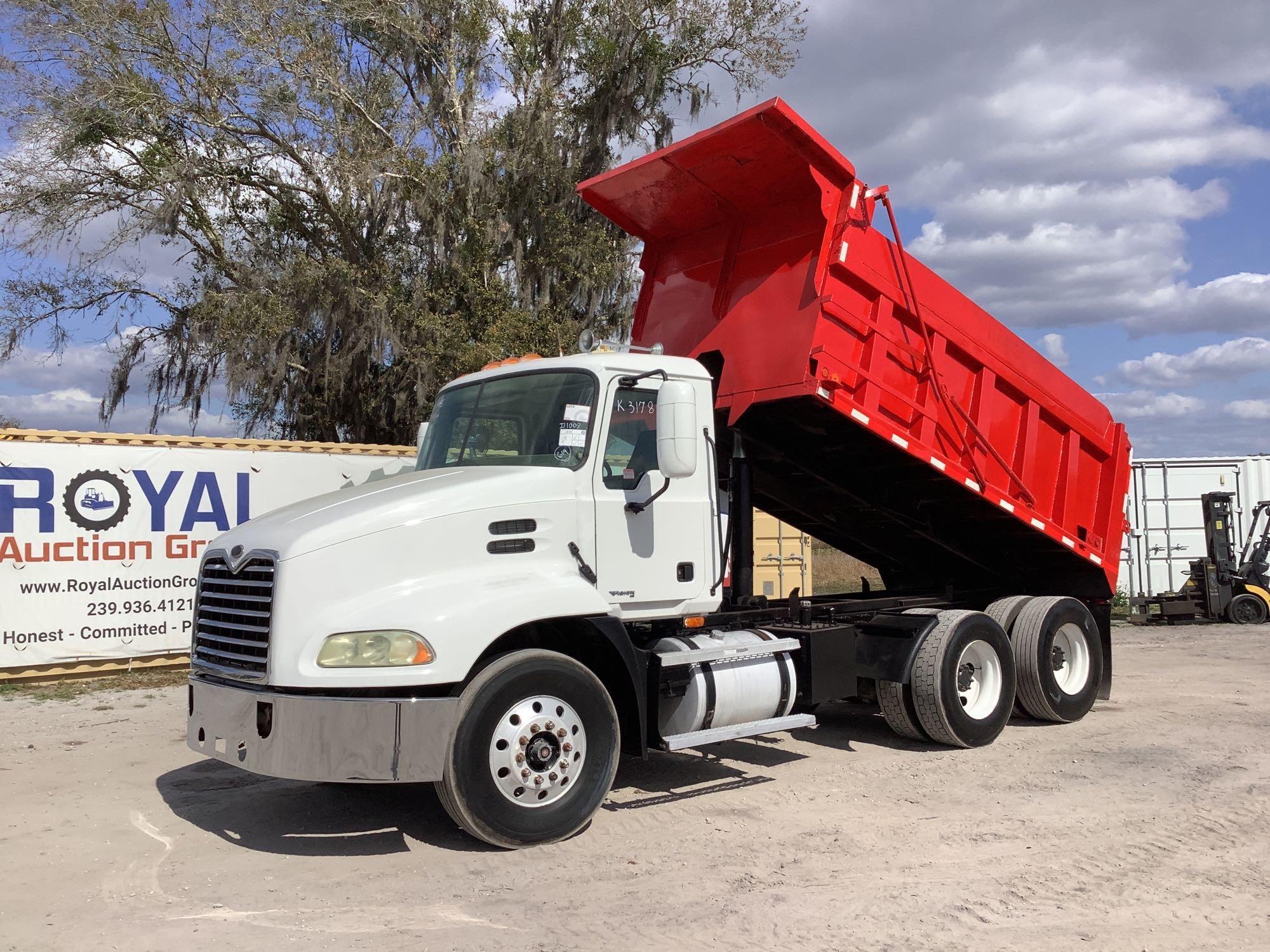 2005 Mack CXN613 T/A Dump Truck