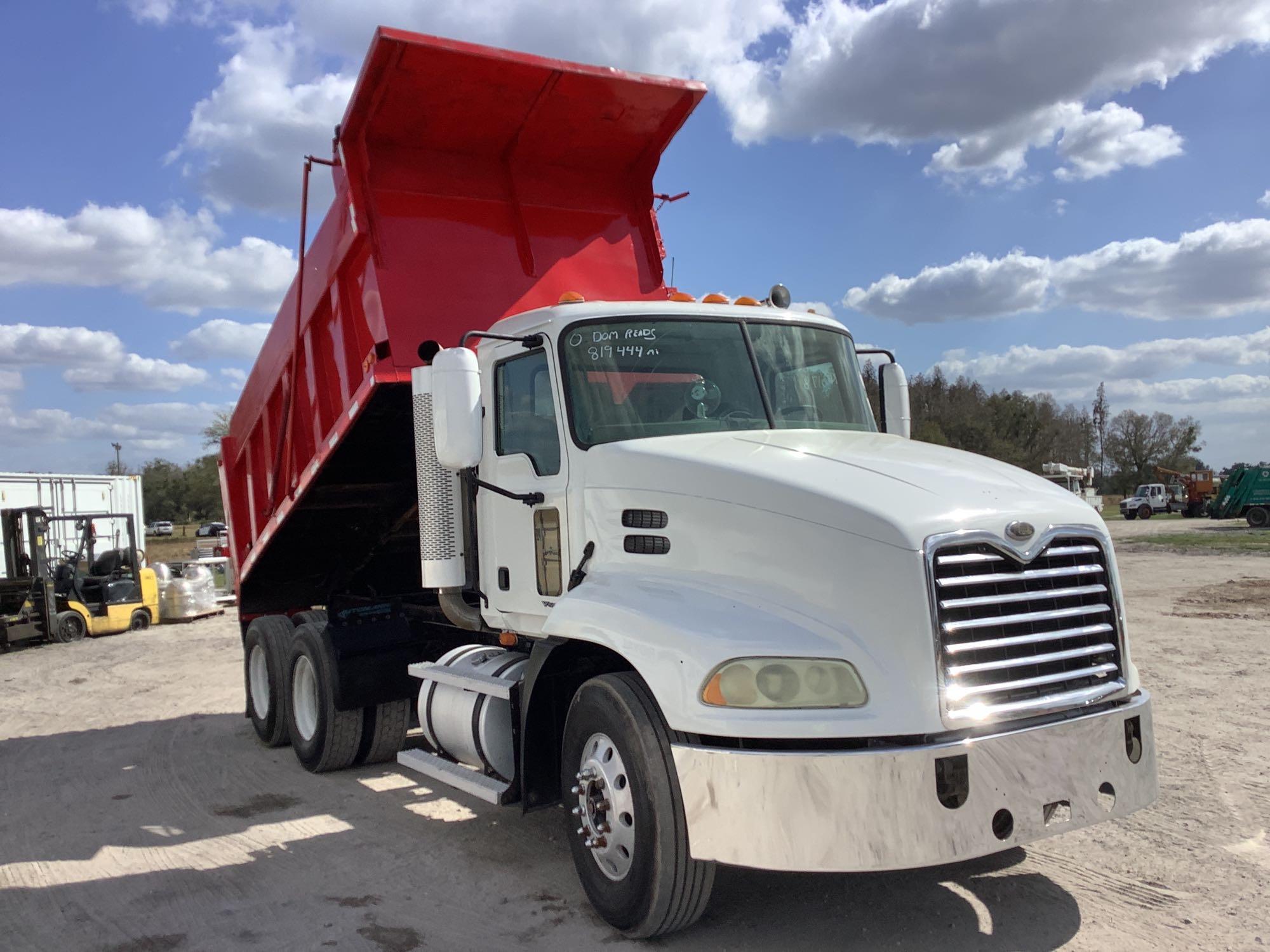 2005 Mack CXN613 T/A Dump Truck