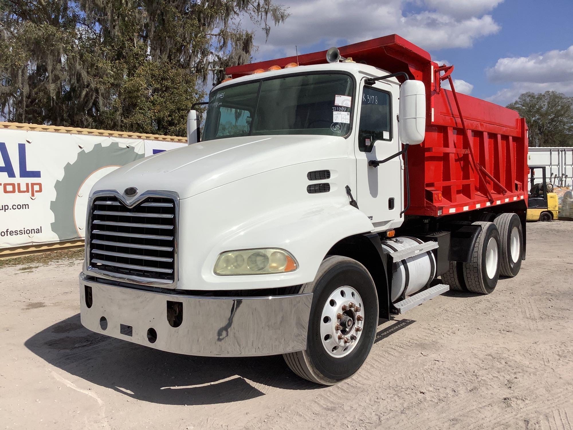 2005 Mack CXN613 T/A Dump Truck