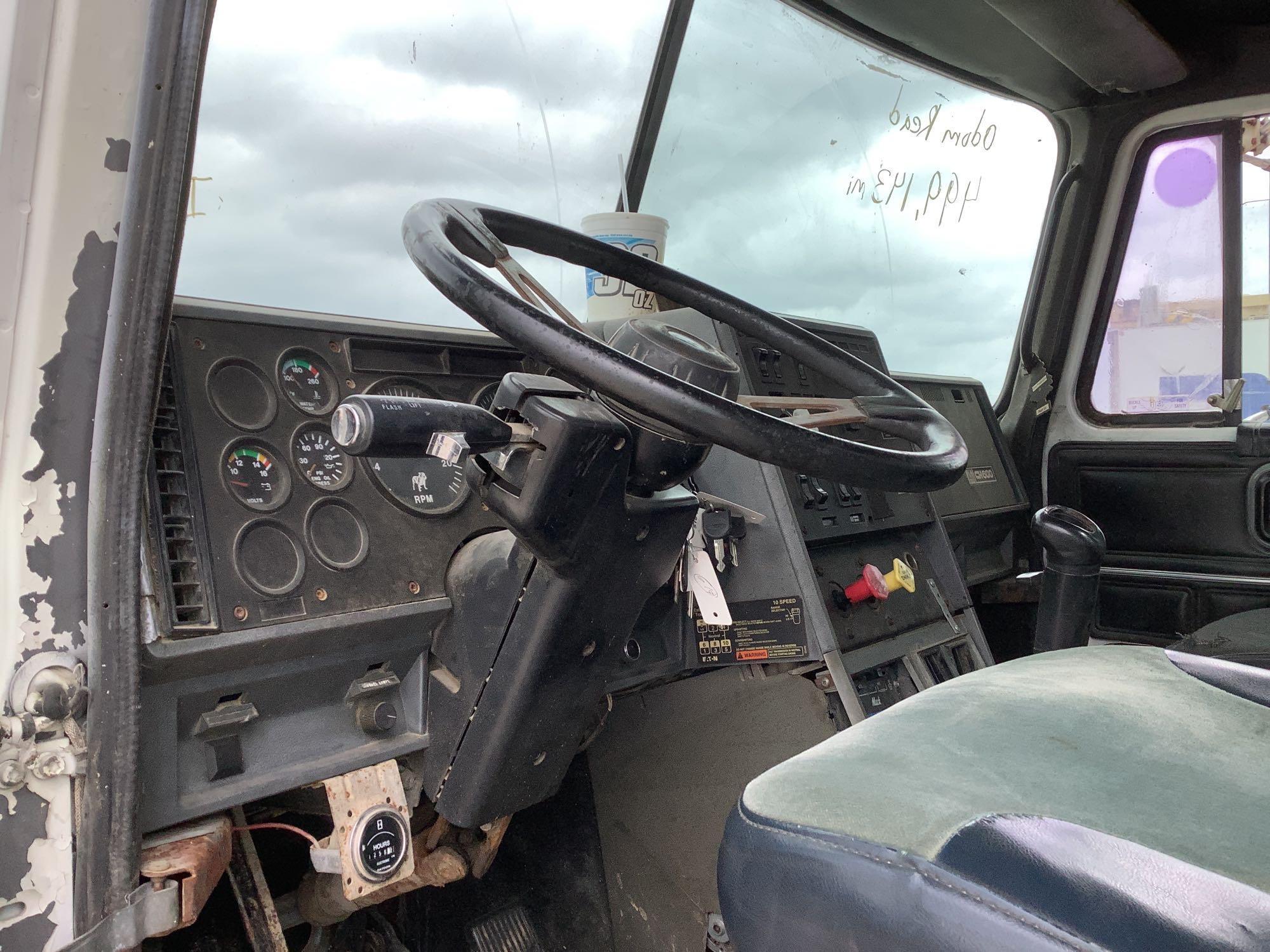 1996 Mack CH613 T/A Day Cab Winch Truck