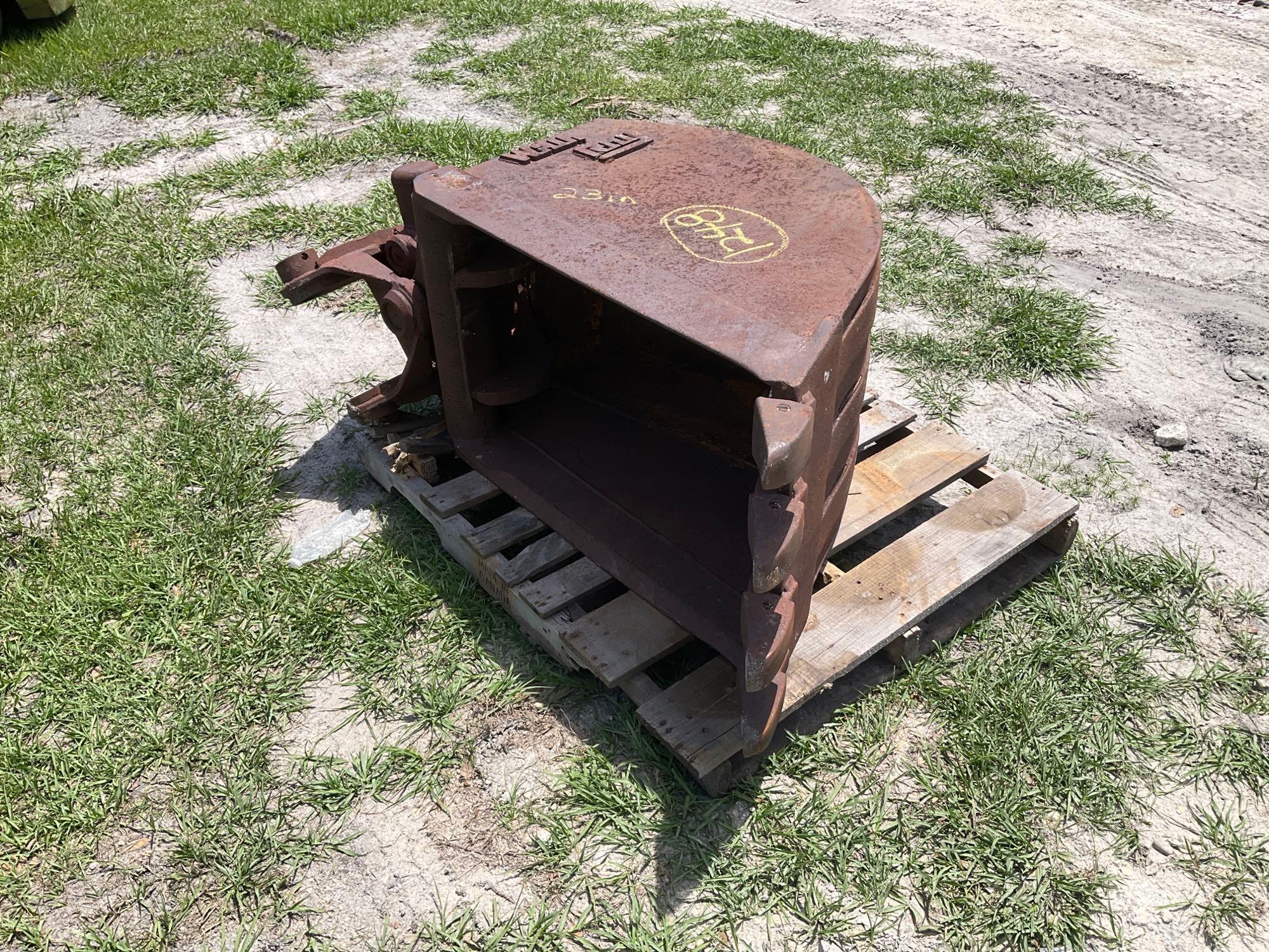 Wain Roy 23in Excavator Bucket with Swinger Coupler