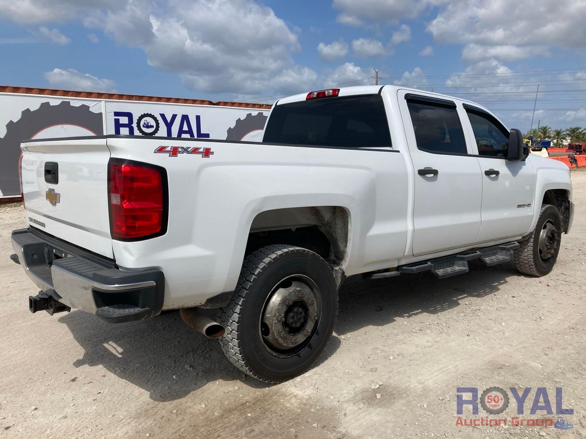 2015 Chevrolet Silverado 2500 HD 4X4 Crew Cab Pickup Truck