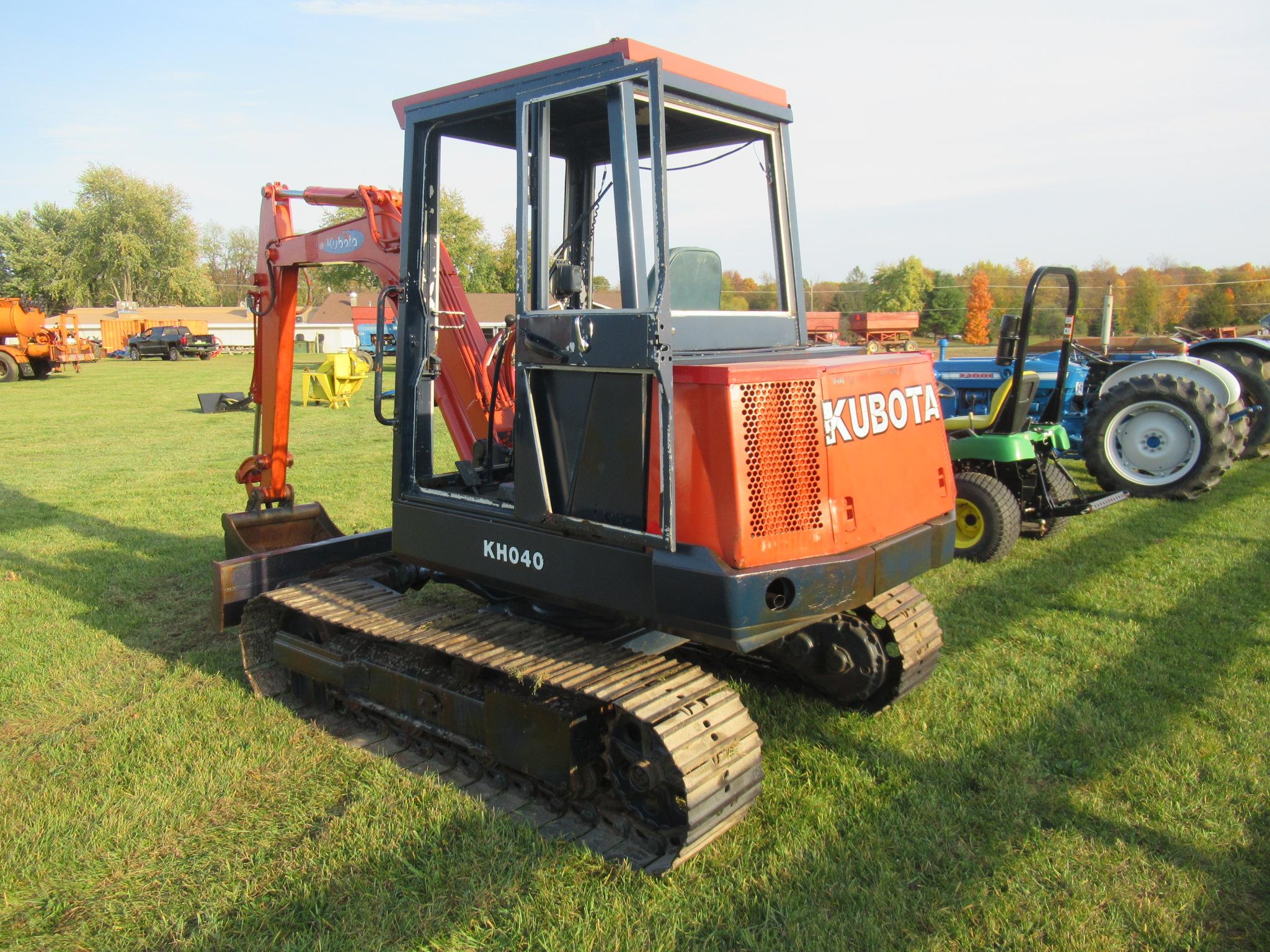 Kubota KH040 Diesel Excavator with Steel Tracks, Blade, 26" Bucket, 2335 Hours, 2 Speed. S#11350. En