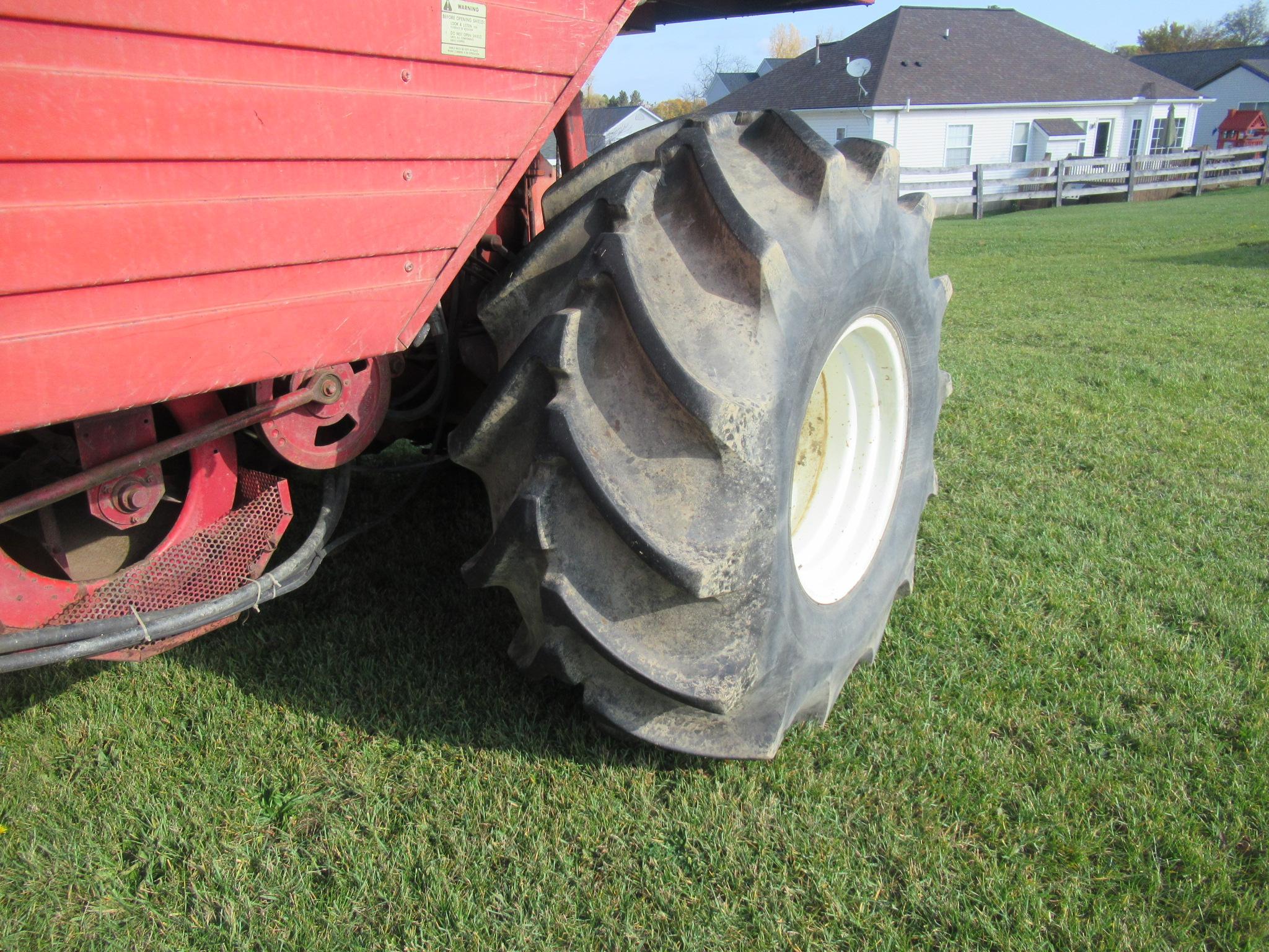 White 8900 Harvest Boss Combine with 2 Heads, White Kwik-Cut & 706N Corn head.