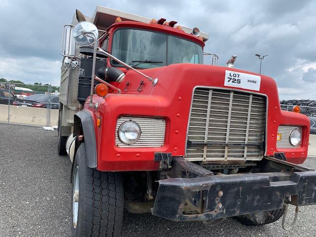 1993 Mack RD690s Tandem