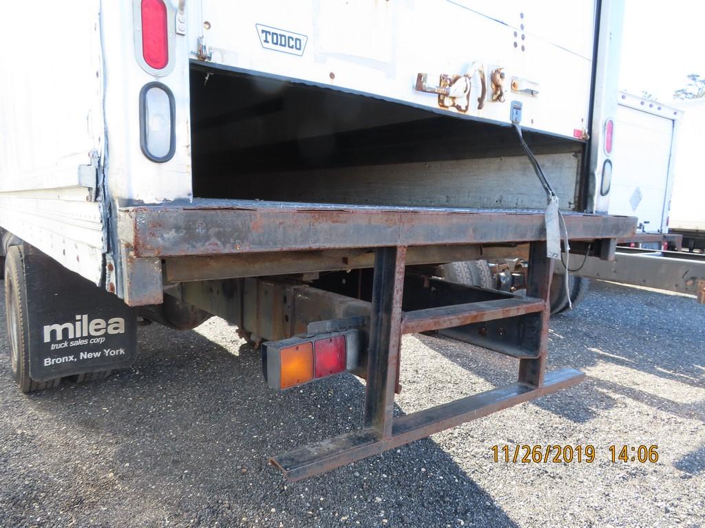 2010 MITSUBISHI FM330 REEFER TRUCK