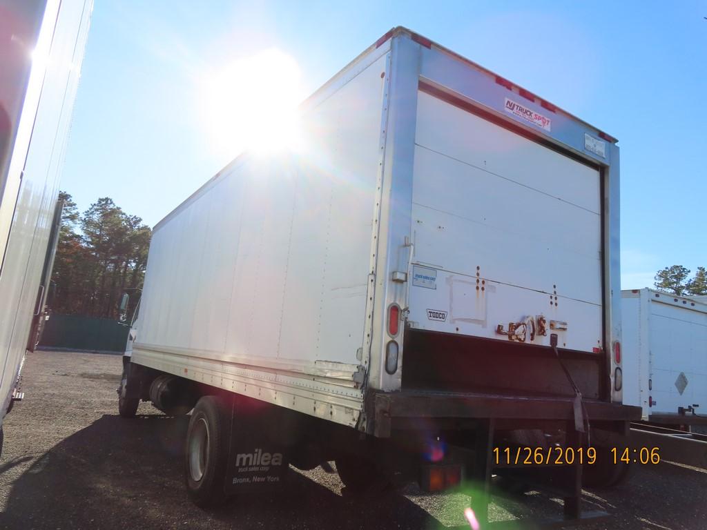 2010 MITSUBISHI FM330 REEFER TRUCK