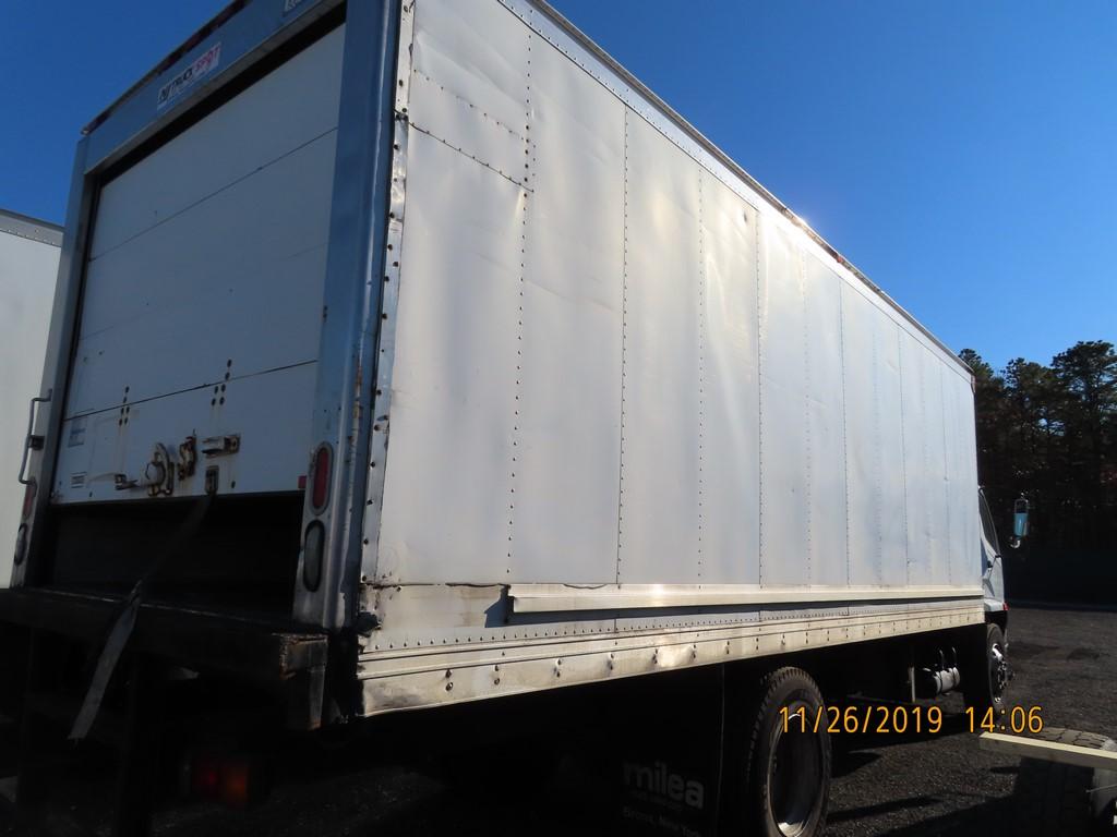 2010 MITSUBISHI FM330 REEFER TRUCK