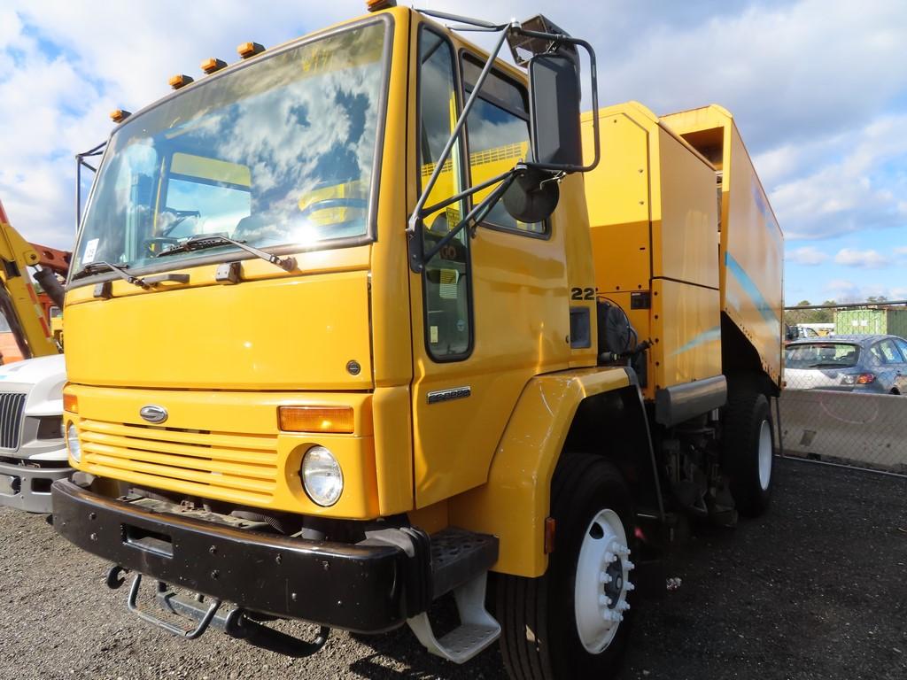 2002 Sterling SC-8000 Elgin GeoVac Sweeper