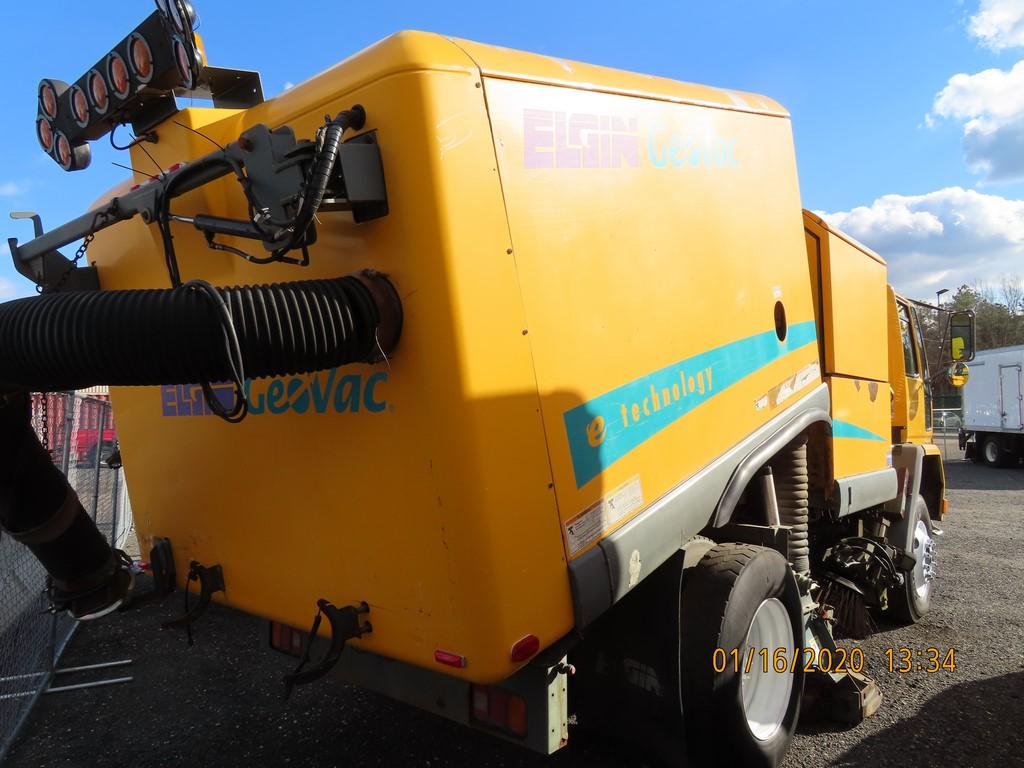 2002 Sterling SC-8000 Elgin GeoVac Sweeper