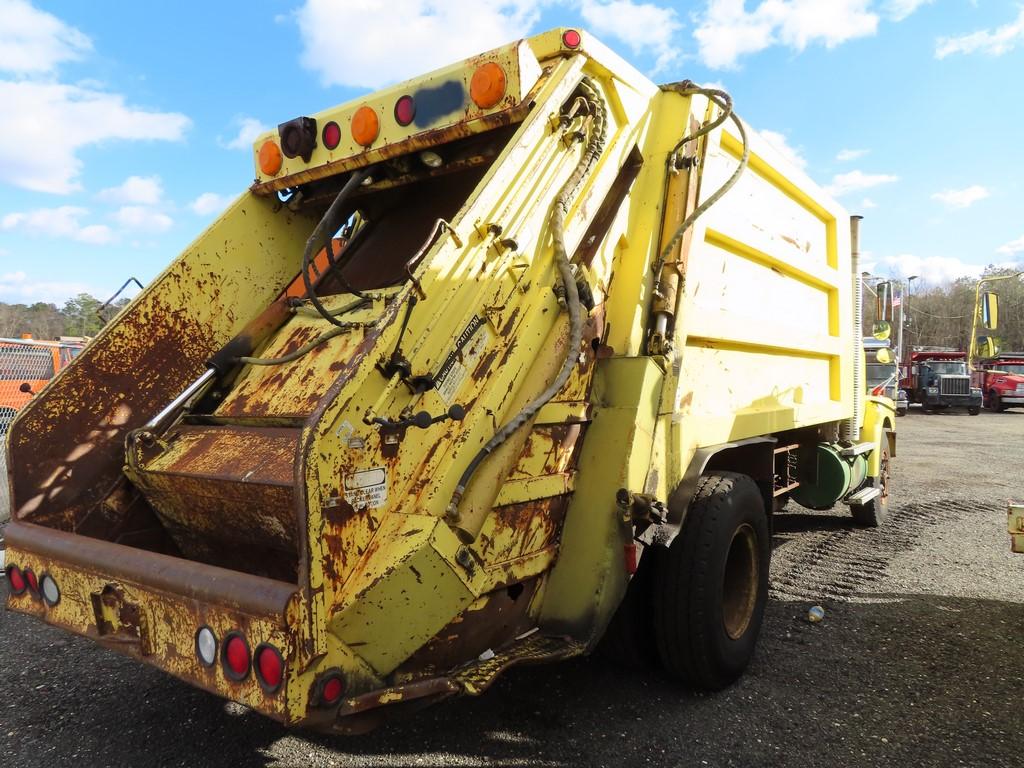 1997 Volvo Garbage Truck