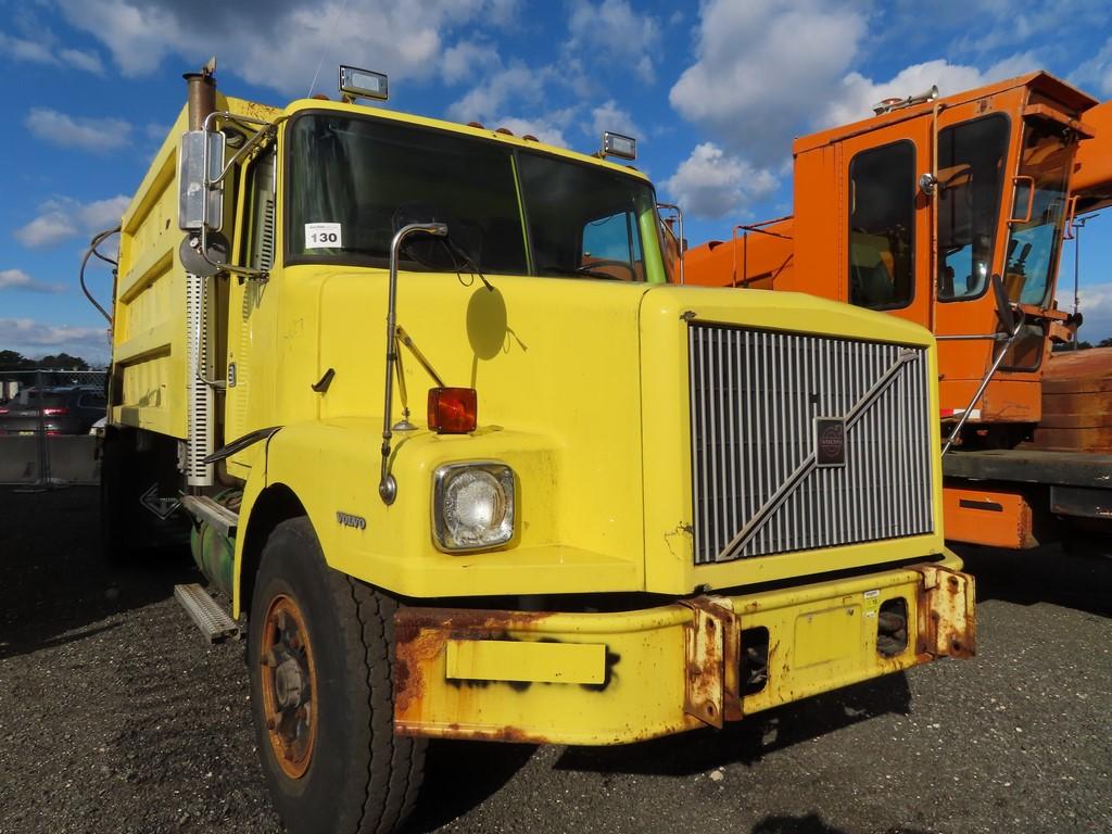 1997 Volvo Garbage Truck