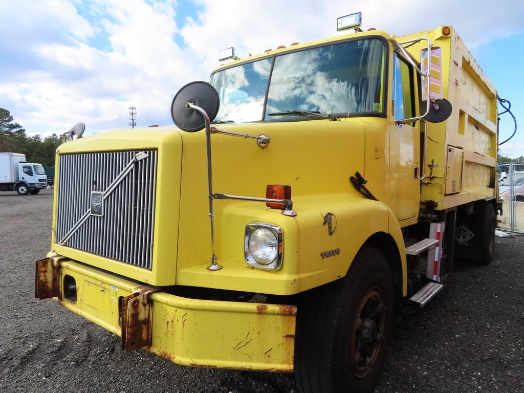 1997 Volvo Garbage Truck