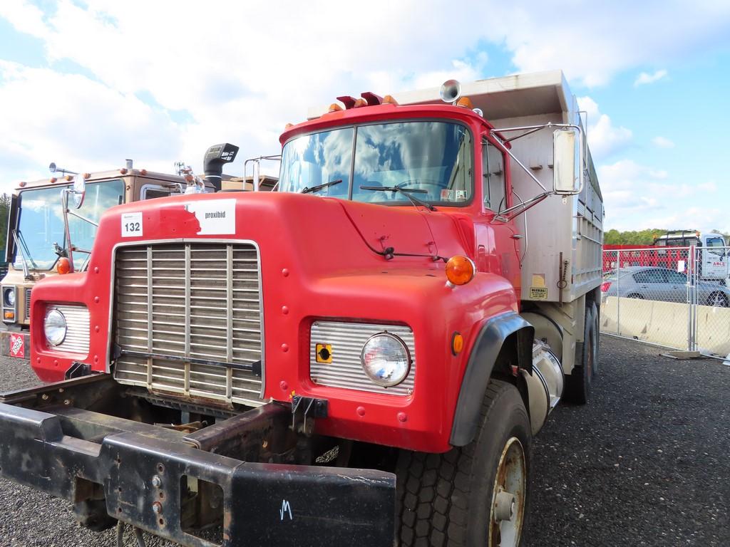 1993 Mack RD690s Tandem