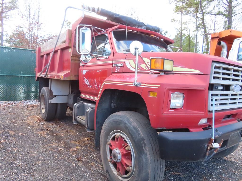 1989 Ford F800 Dump