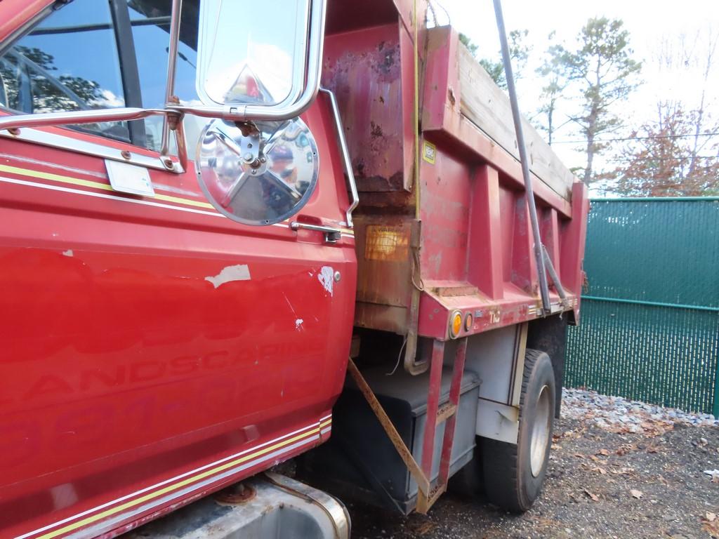 1989 Ford F800 Dump