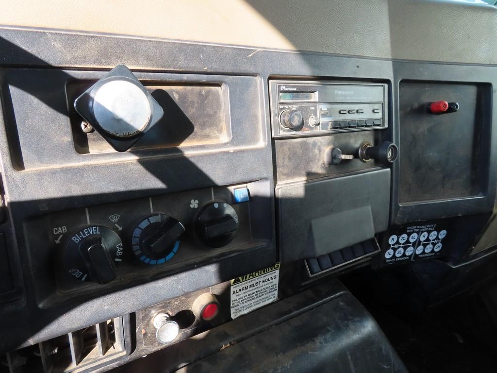 1991 International 4900 Knuckle Boom Truck