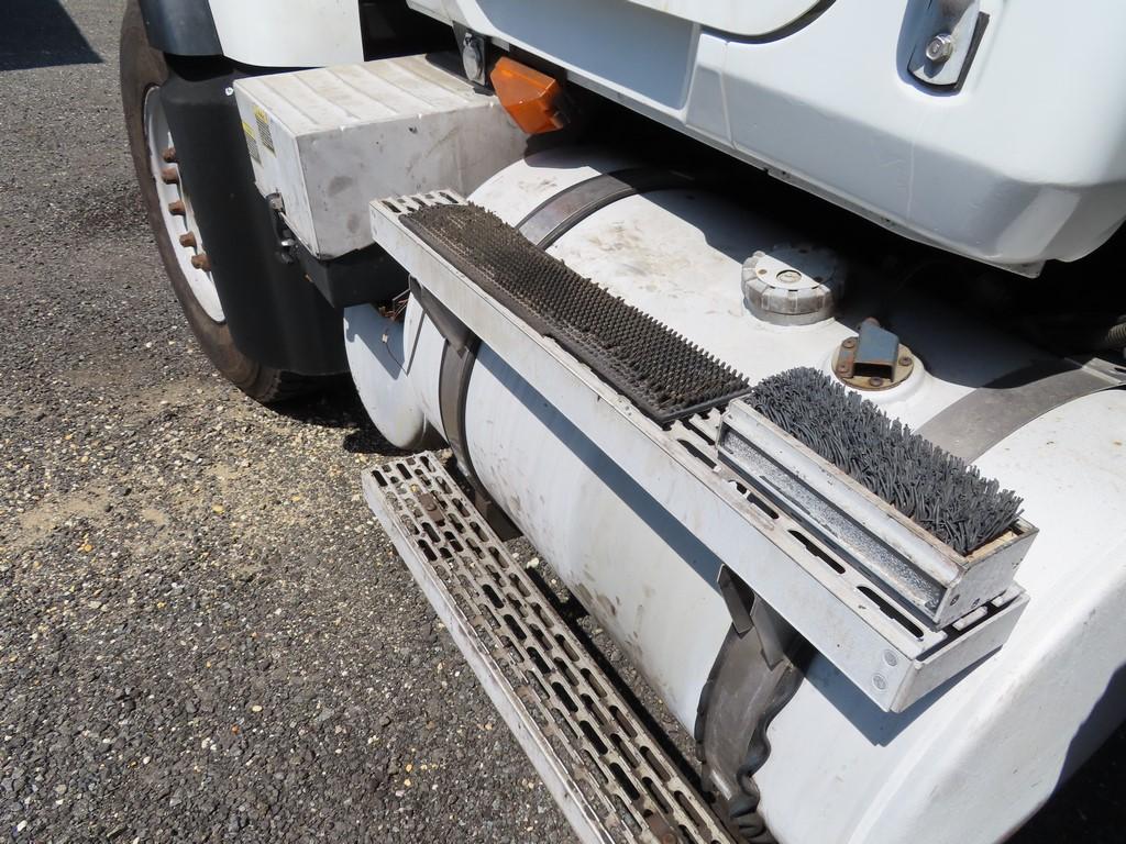 2006 Mack Granite CV713 Tri-Axle Dump