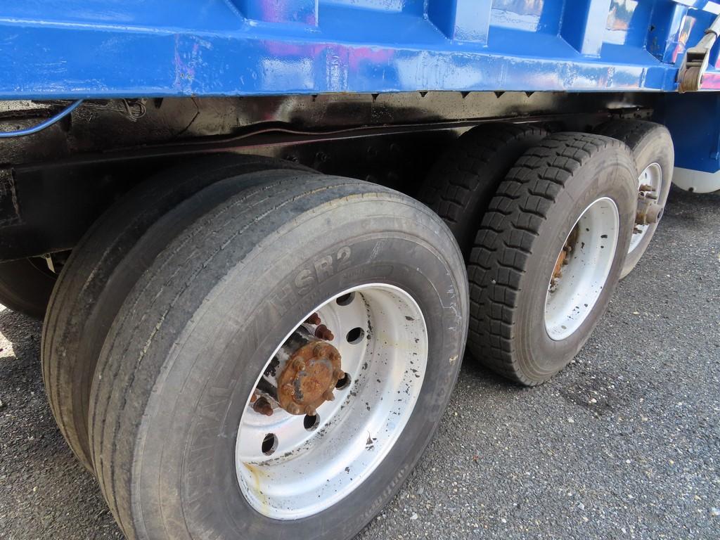 2006 Mack Granite CV713 Tri-Axle Dump