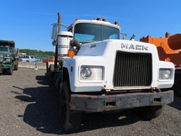 1984 Mack RD686S Tri Axle Roll Off