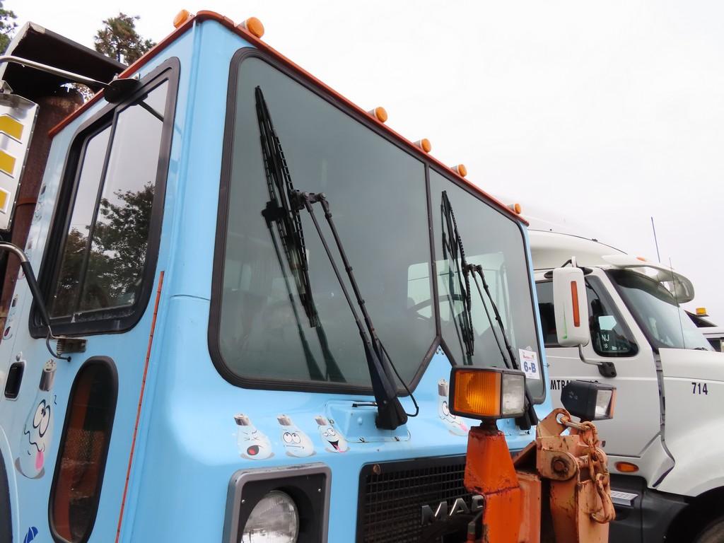 2003 Mack MR688S Salt Truck