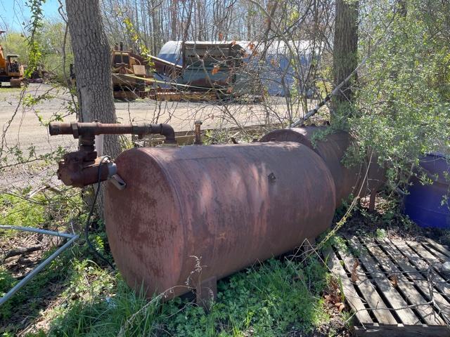 Lot of 2 500 Gallon Fuel Tanks (OFFSITE)