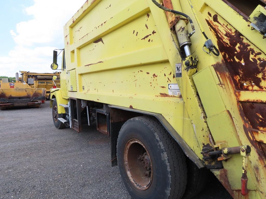 1997 Volvo Garbage Truck