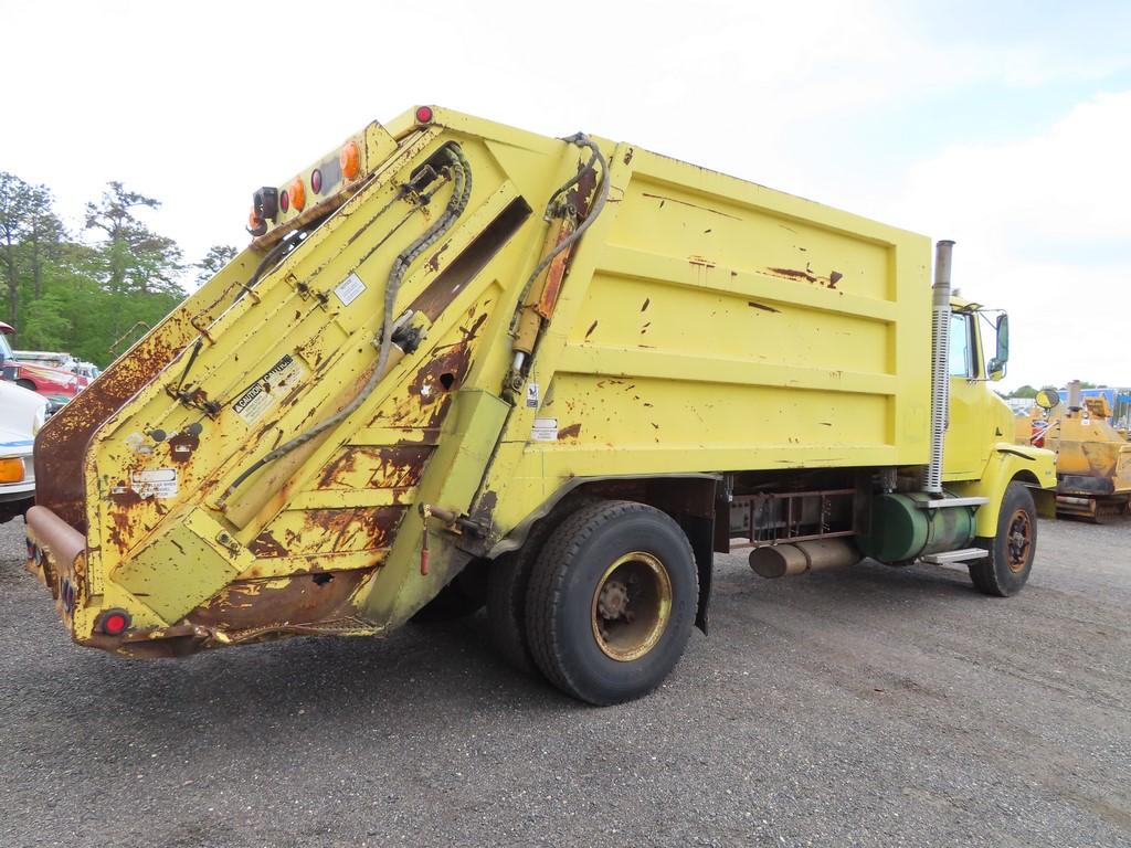 1997 Volvo Garbage Truck