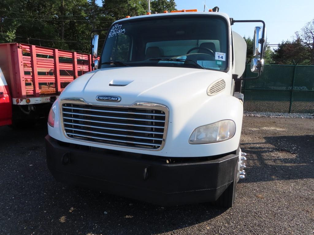 2007 Freightliner Businesses Class m2 Lube/Service Truck