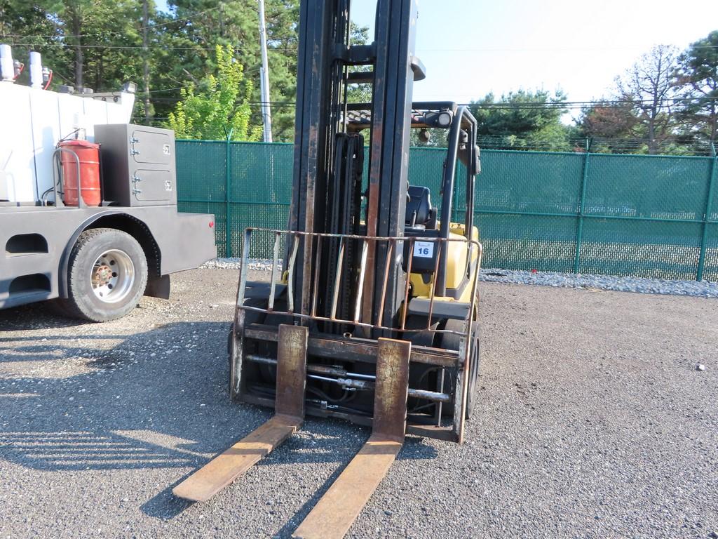 Yale GDP090 Forklift 8,800LB