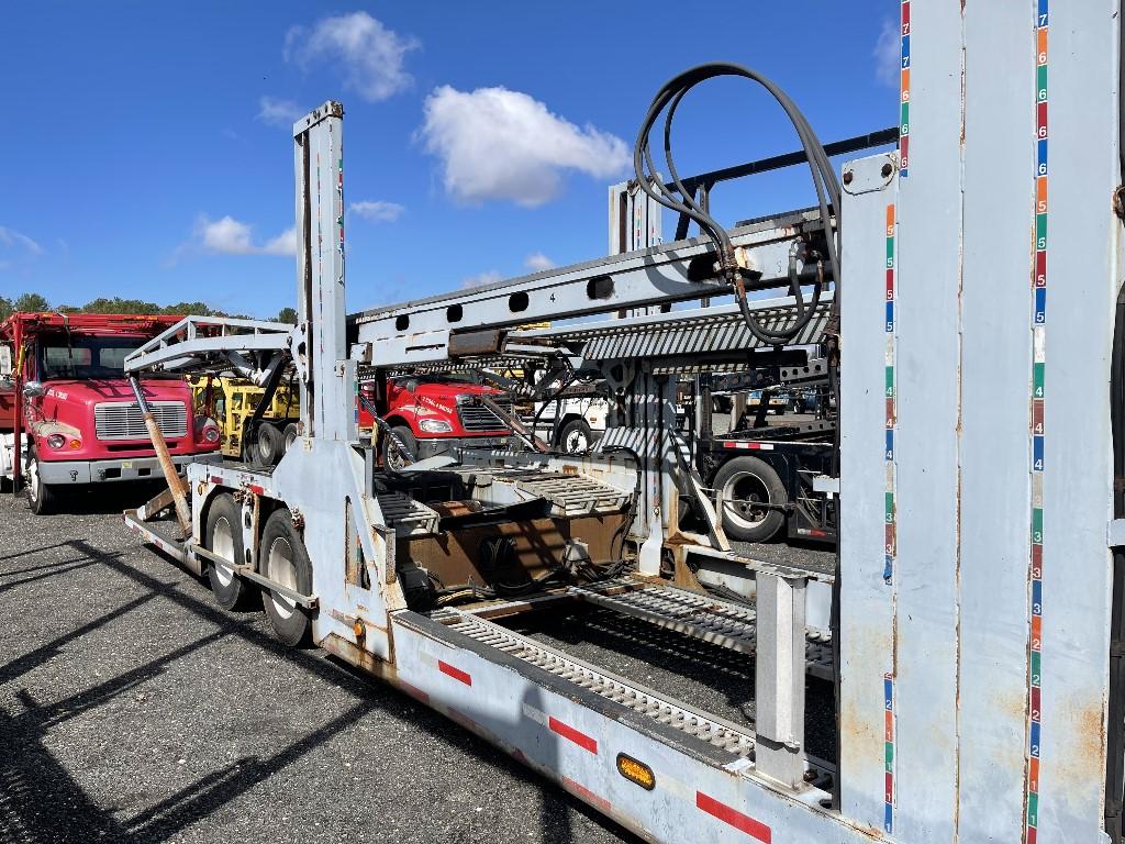 (NO RESERVE) 2005 Freightliner Car Hauler (9 Car)