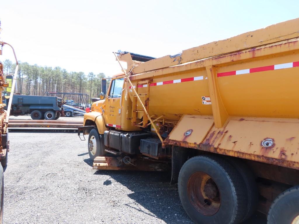 2000 International 2647 6x4 Tandem Dump w/ Underbody Scraper