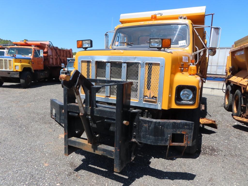 2000 International 2647 6x4 Tandem Dump w/ Underbody Scraper