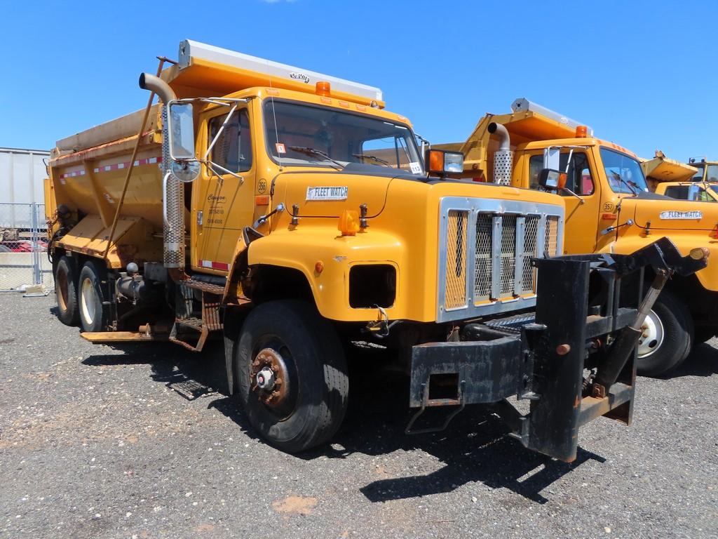 2000 International 2647 6x4 Tandem Dump w/ Underbody Scraper