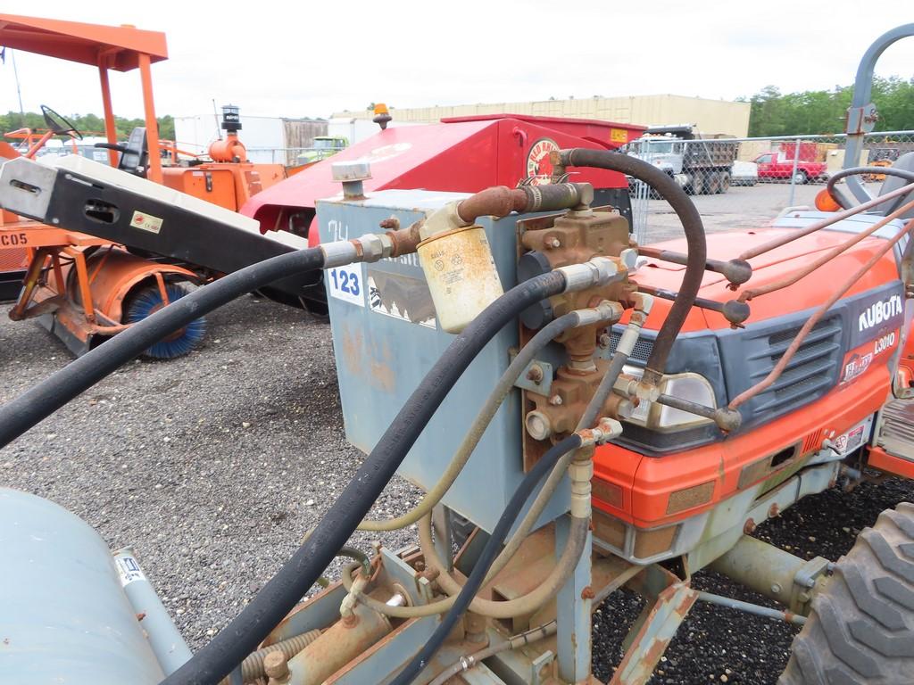 Kubota L3010 Tractor w/ Sweepster Attachment