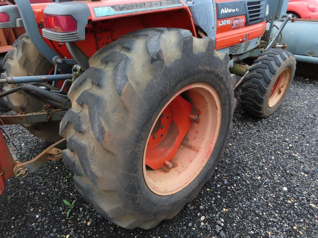 Kubota L3010 Tractor w/ Sweepster Attachment