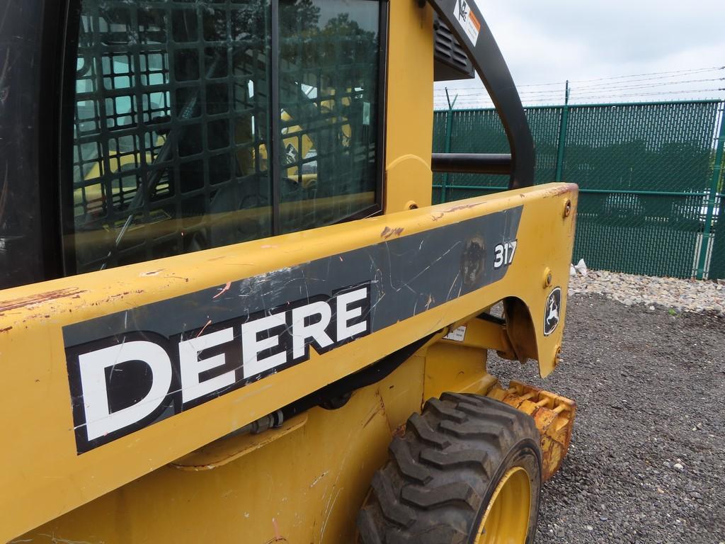 John Deere 317 Skid Steer