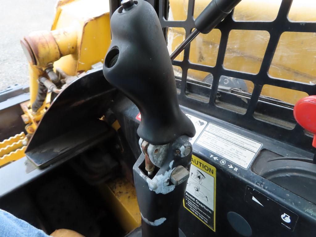 John Deere 317 Skid Steer